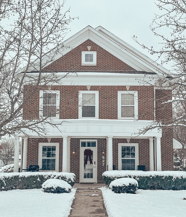 Exterior de invierno - Courtyard Village Apartments
