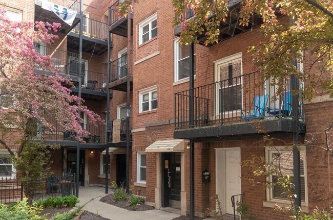 Building Photo - 1022 W Dakin St