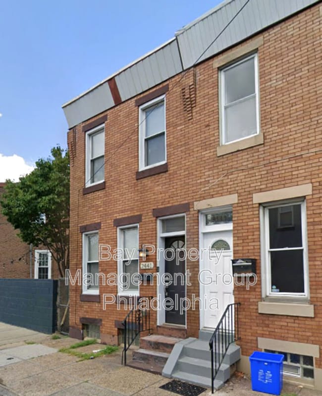 Building Photo - 2441 E Oakdale St