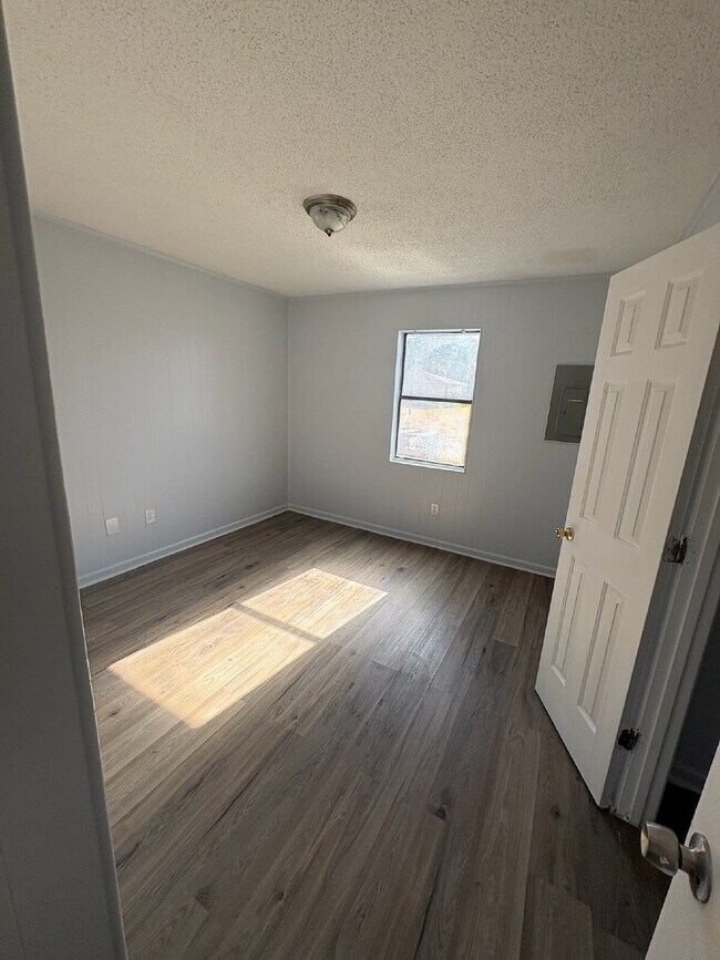 Foto del edificio - Nice 2 Bedroom Apartment-212 Zack Cir. #A