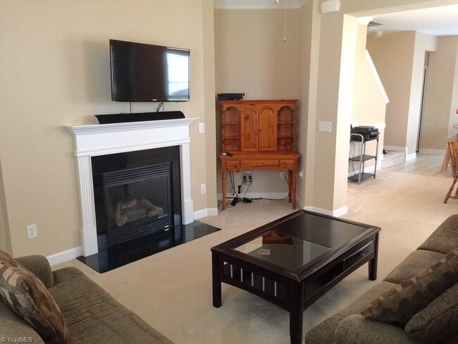 Home unfurnished, pictures for illustration purpose only - 4011 Tarrant Trace Cir