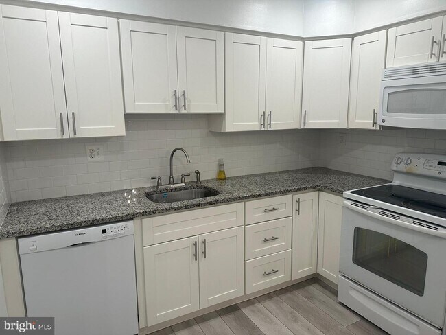 Foto del edificio - 8708 Prospect Ave