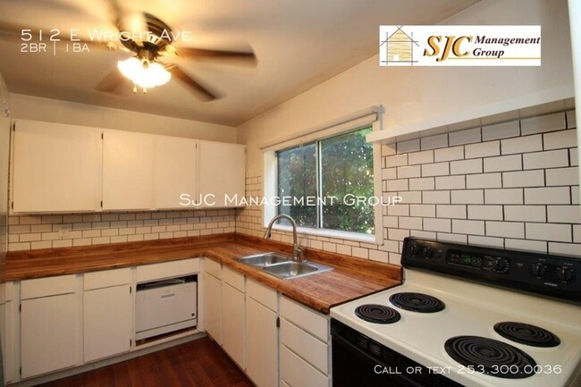 Building Photo - Duplex for rent in Tacoma.