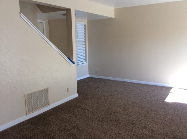 Building Photo - Welcome to your newly remodeled townhome!