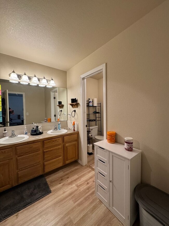 Foto del edificio - Beautiful 5 Bedroom home in Wellington