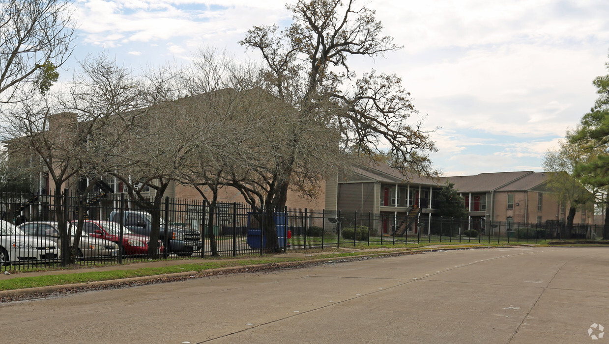 Foto del edificio - Coolwood Oaks