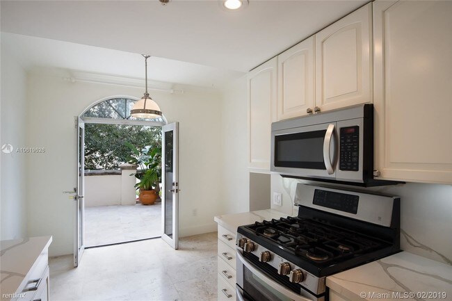 Building Photo - 2 br, 2 bath  - 730 3rd St