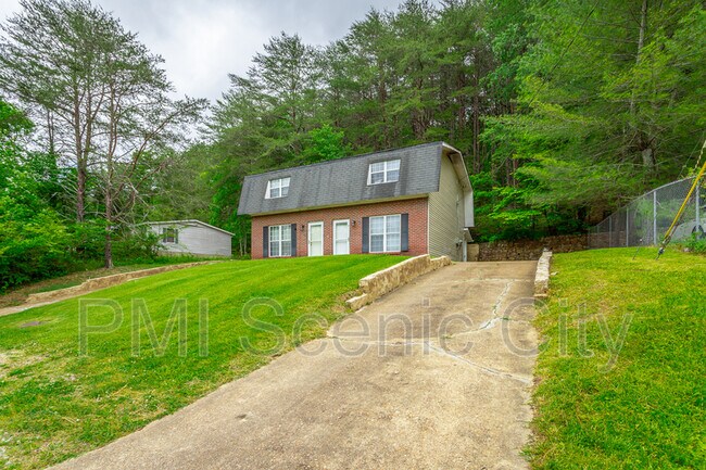Building Photo - 5238 Donlyn Ln