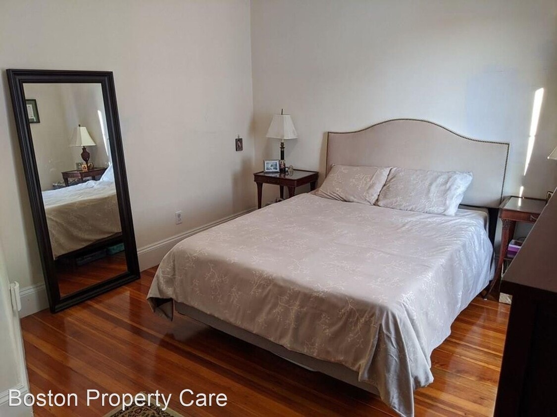 Building Photo - 3 br, 1 bath House - 6 Iona St #3