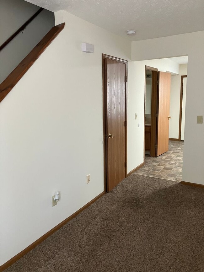 Building Photo - Spacious 2-Bedroom Living in a Quiet Commu...