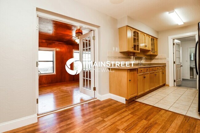 Foto del edificio - 3 Bedroom Pet-Friendly Home in SEMINOLE, FL with Main Street Renewal