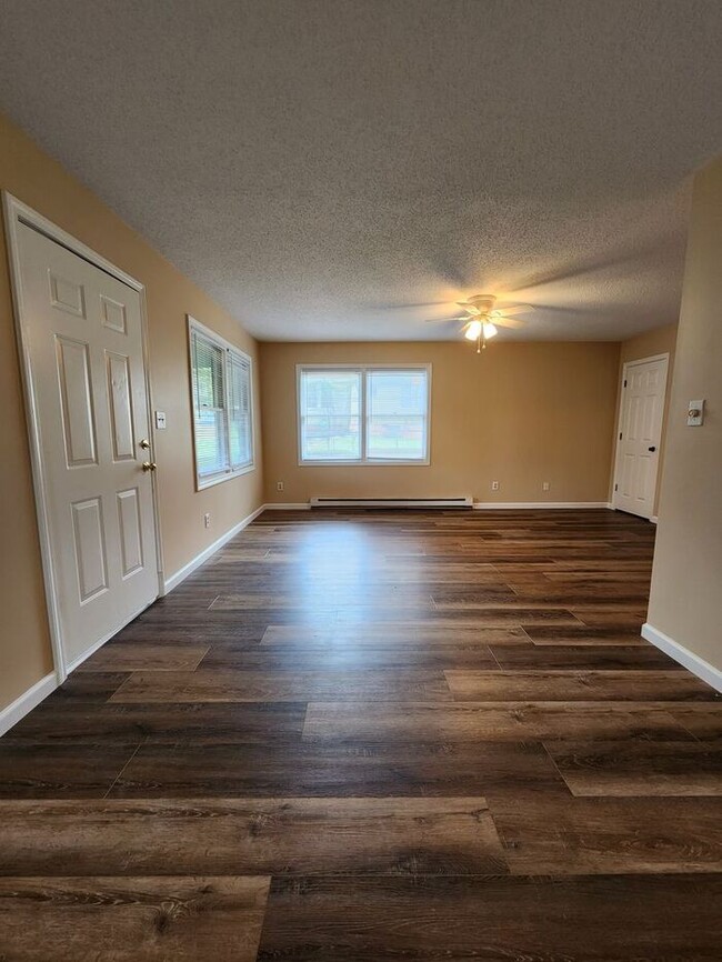 Building Photo - West Asheville Bungalow