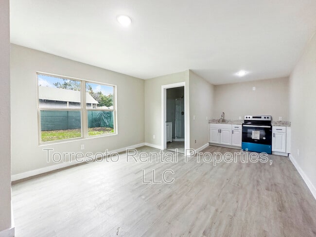 Building Photo - 1606 W Wildwood Dr