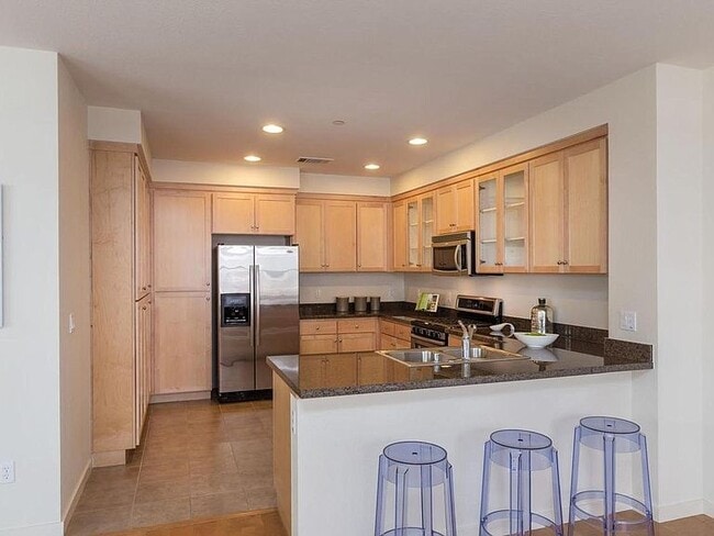 Building Photo - 859 Avery Dr