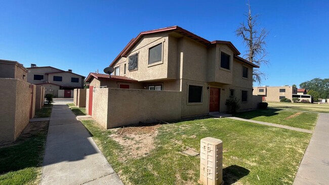 Building Photo - 4032 W Reade Ave