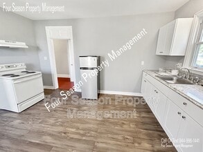 Building Photo - 116-118 Elm St