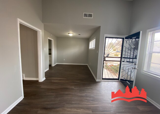 Building Photo - 5277 Sunray Dr