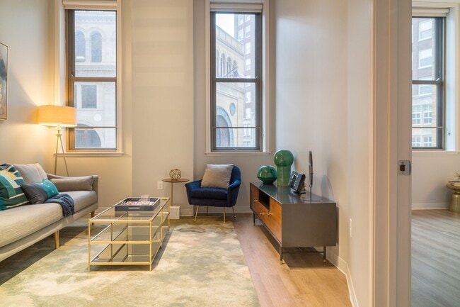 Sala de estar con luz natural - Liberty Lofts