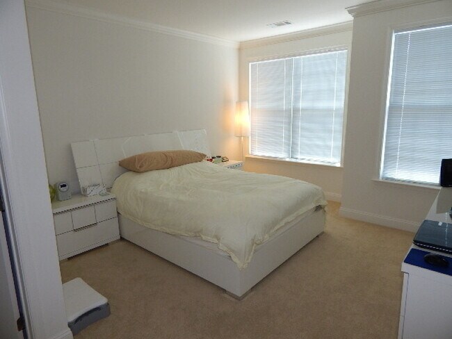 Building Photo - 2305 Ramapo Ct