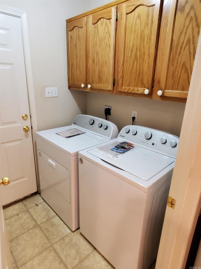 Building Photo - 2921 Henson Pl