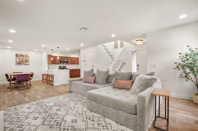 Foto del edificio - 1328 Landry Cir