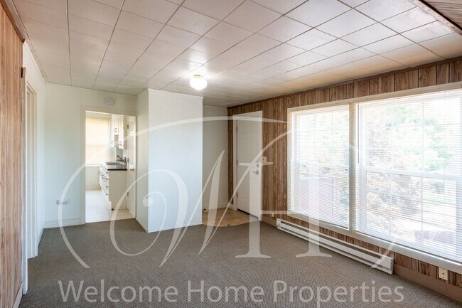 Foto del edificio - 119 N Blue St
