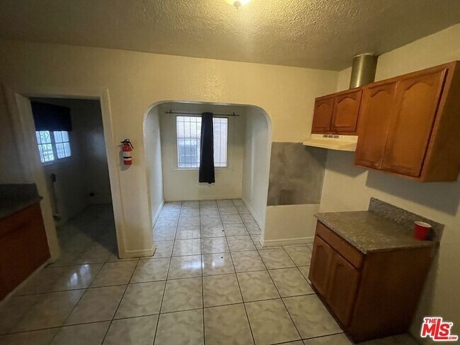 Foto del edificio - 6009 S Halldale Ave