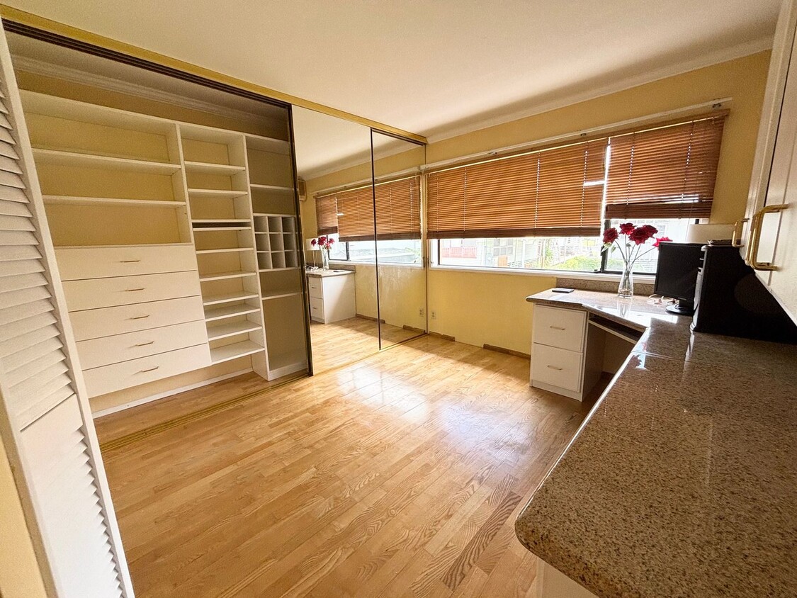 Primary Photo - 2 Bedroom 1.5 Bathroom at Nuuanu Streamsid...