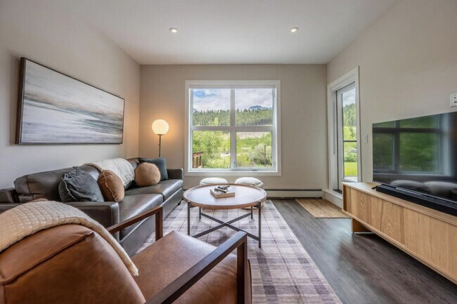 Photo du bâtiment - 901-907 7 St N