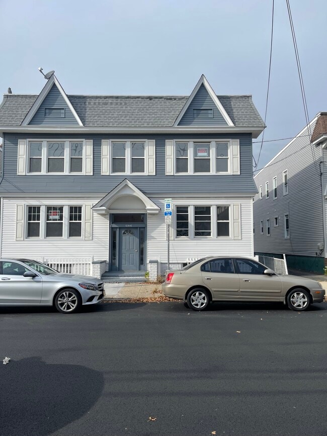 Building Photo - 104 Gotthardt St