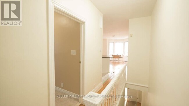 Photo du bâtiment - 821 Gladstone Ave