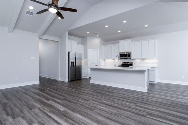 Foto del edificio - 7603 Coral Lk Dr
