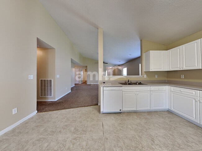 Foto del edificio - 1319 Bishop Pine Dr