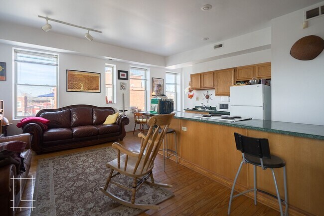 Foto del edificio - 79 Parsons Ave