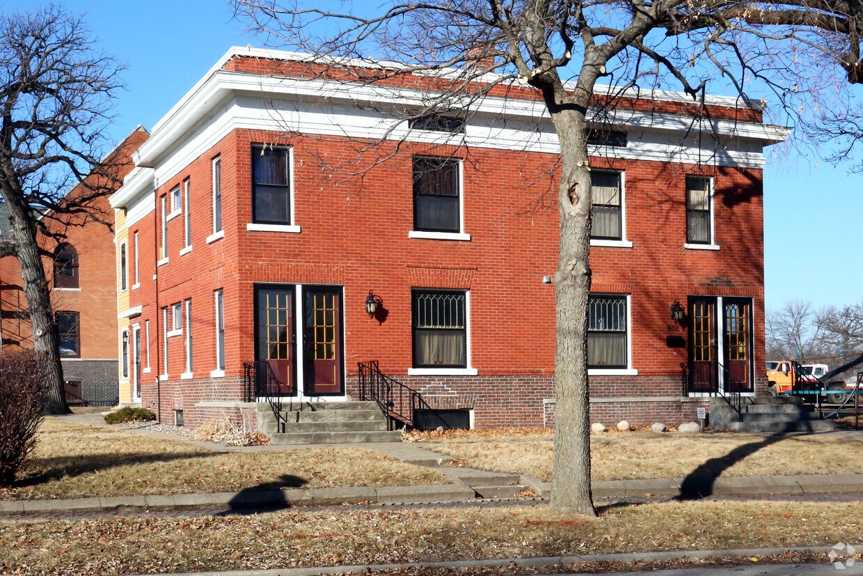 Primary Photo - 900 18th St