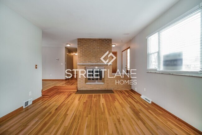Building Photo - REDUCED!- Spacious 3 Bedroom in Columbus!