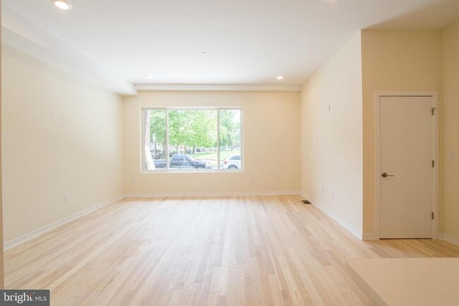 Building Photo - 1300 S 24th St