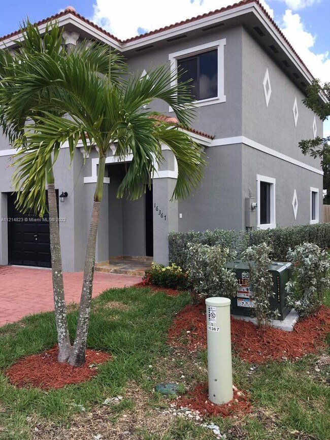 Building Photo - 16367 SW 44th Terrace