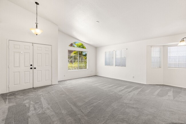 Building Photo - 4BD/2BA Ranch Style Home w/Private Yard, 2...