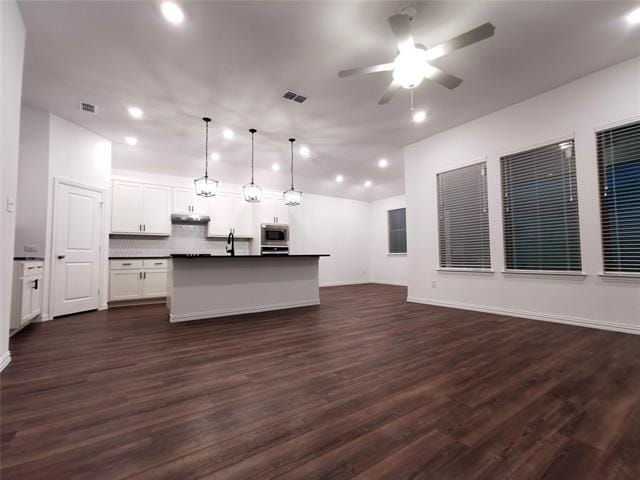 Building Photo - 2403 Lovegrass Ln