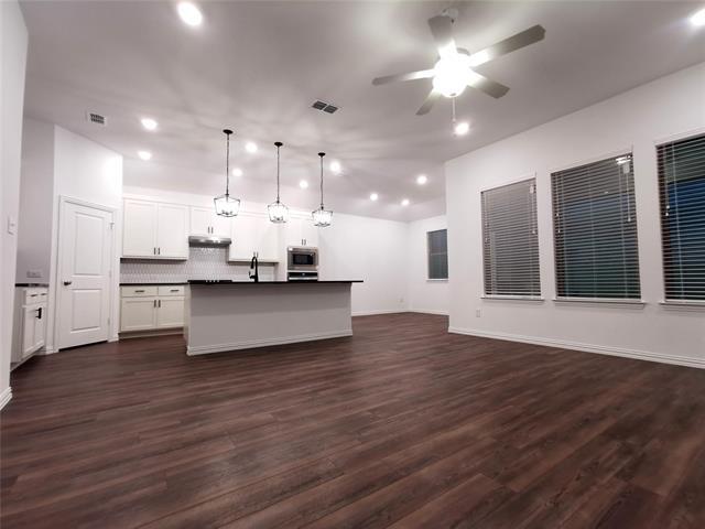 Foto del edificio - 2403 Lovegrass Ln