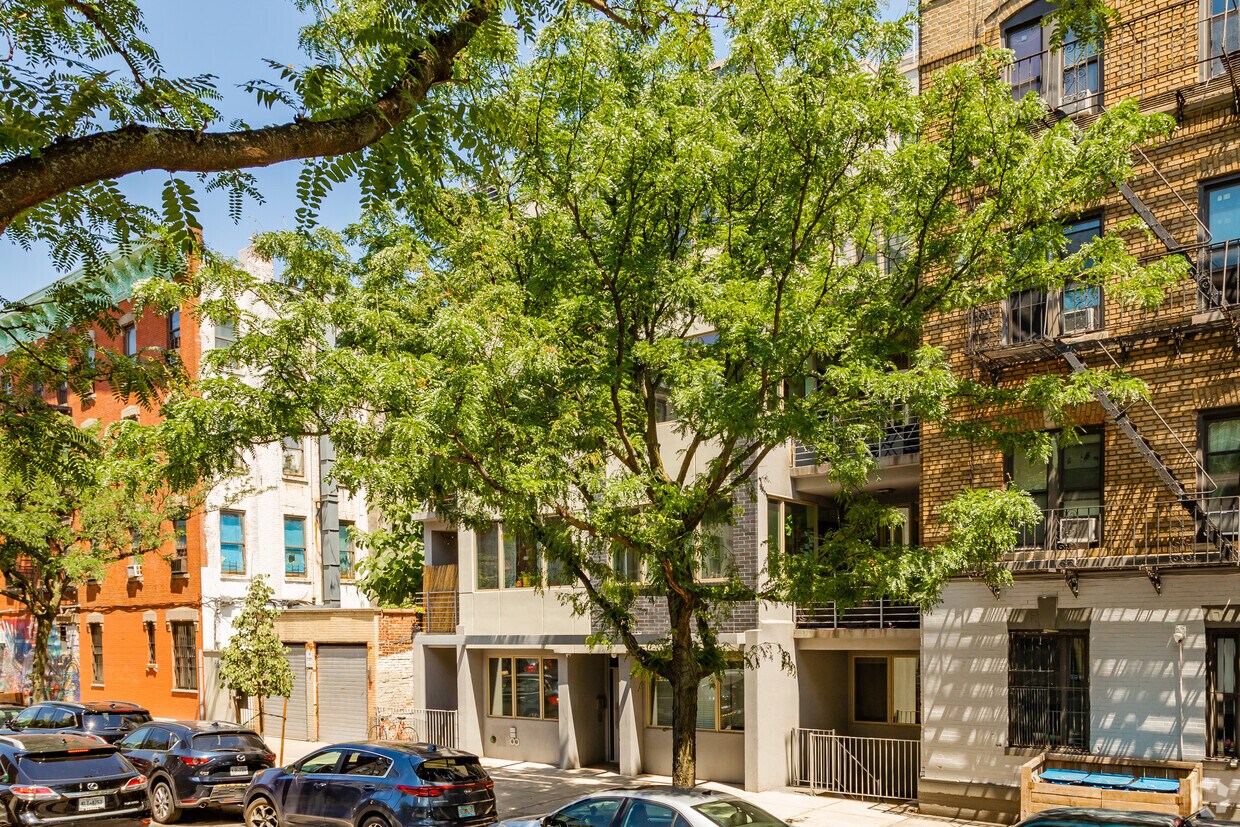 Building Photo - 871 Bergen St