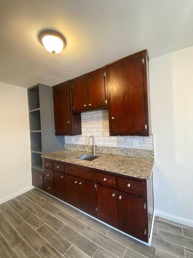 Building Photo - Cute 1 Bedroom ADU perfect for Single or S...
