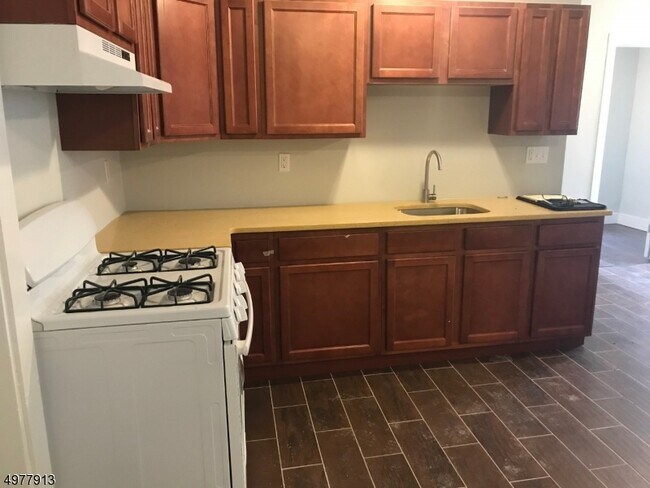 Building Photo - 301 Manson Pl