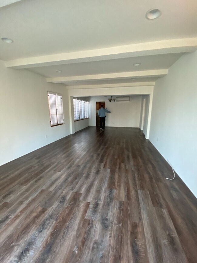 Building Photo - 143A -145