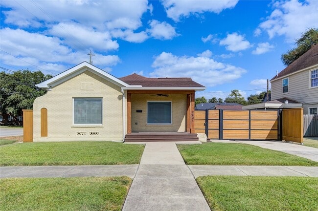 Building Photo - 2401 Eagle St