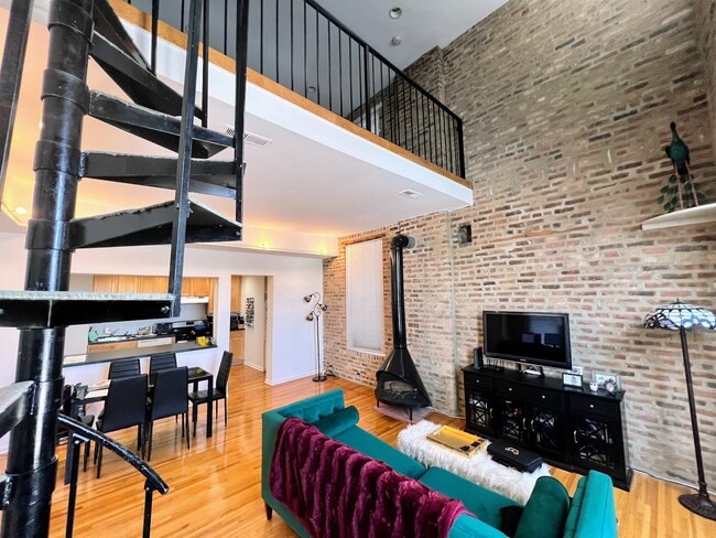 Foto del edificio - 2129 N Southport Ave