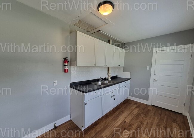 Building Photo - 348 Lamont St