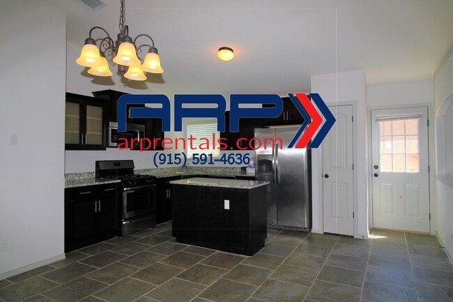 Building Photo - BEAUTIFUL EASTSIDE HOME FOR RENT