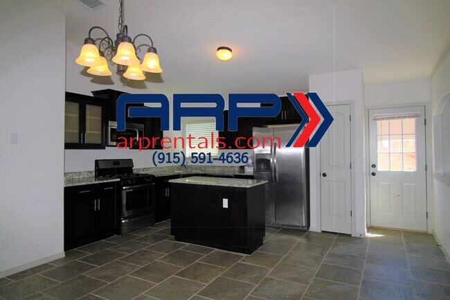 Foto del edificio - BEAUTIFUL EASTSIDE HOME FOR RENT